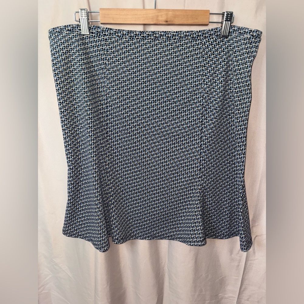 Express Swing Skirt Geometric Print Size Large